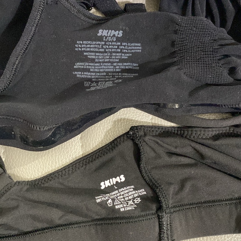 Skims Bra Bundle - Picture 3 of 6